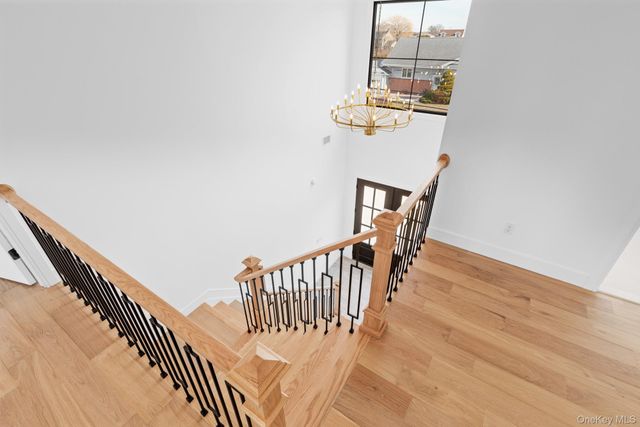 24 Midway Street, Babylon, NY 11702