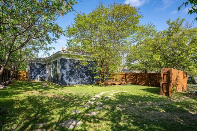 918 Elsbeth Street, Dallas, TX 75208