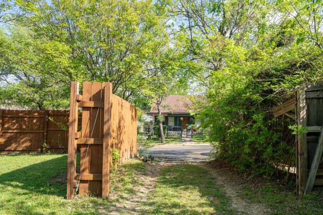 918 Elsbeth Street, Dallas, TX 75208