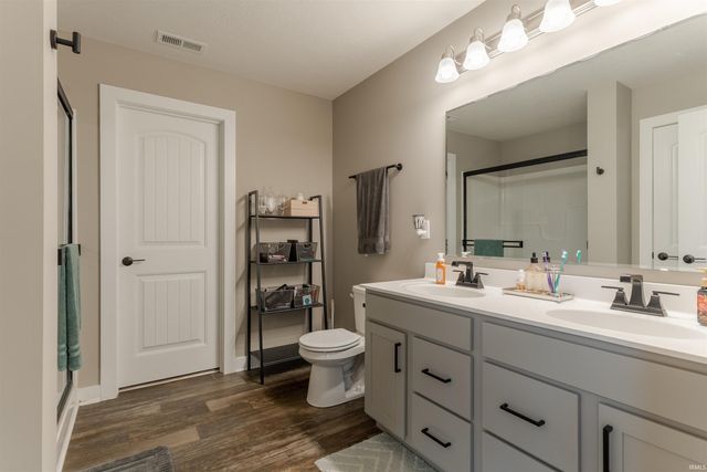 5430 Bloomsbury Court, Newburgh, IN 47630