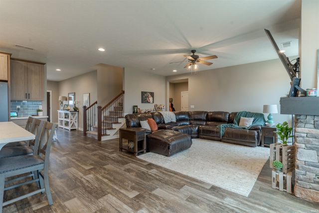 5430 Bloomsbury Court, Newburgh, IN 47630