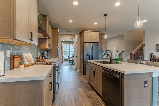 5430 Bloomsbury Court, Newburgh, IN 47630