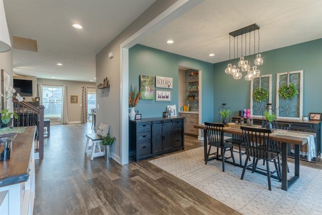 5430 Bloomsbury Court, Newburgh, IN 47630