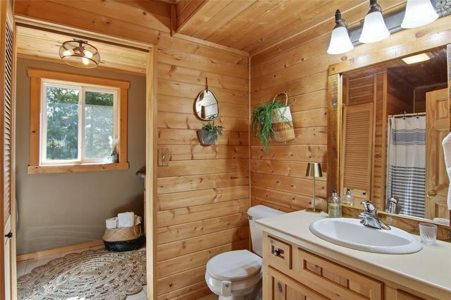 2719 Pine View Road, Eau Claire, WI 54703