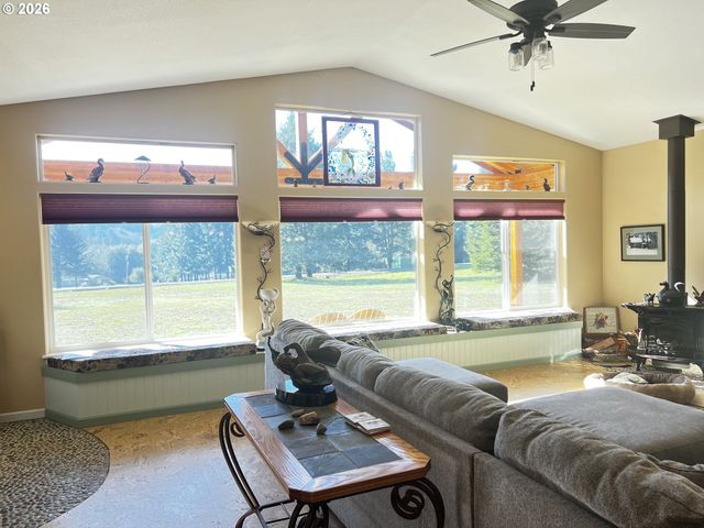 407 WINCHUCK RIVER Rd, Brookings, OR 97415