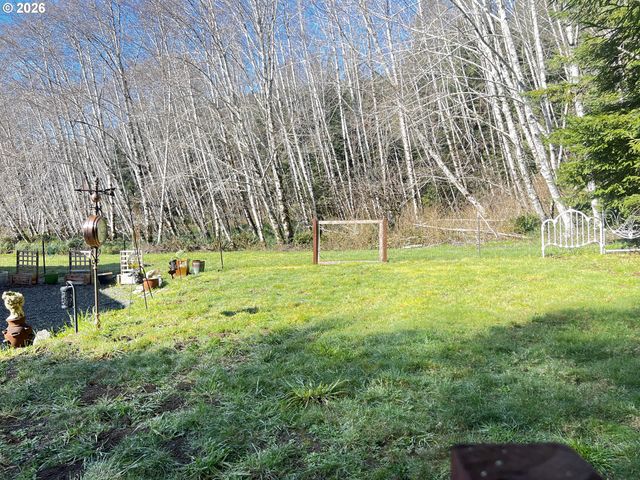 407 WINCHUCK RIVER Rd, Brookings, OR 97415