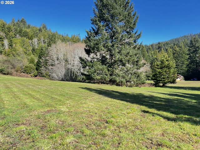 407 WINCHUCK RIVER Rd, Brookings, OR 97415