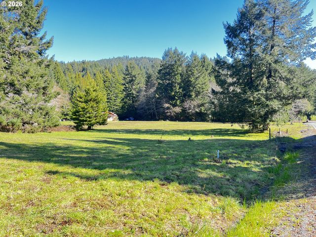 407 WINCHUCK RIVER Rd, Brookings, OR 97415