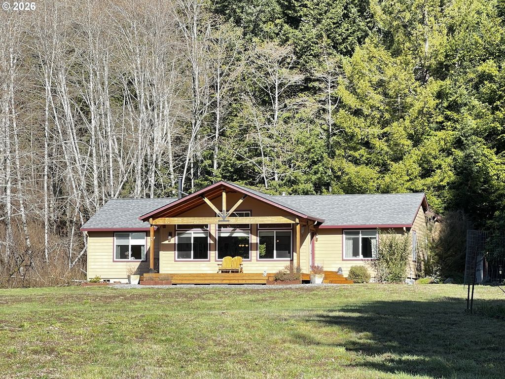 407 WINCHUCK RIVER Rd, Brookings, OR 97415