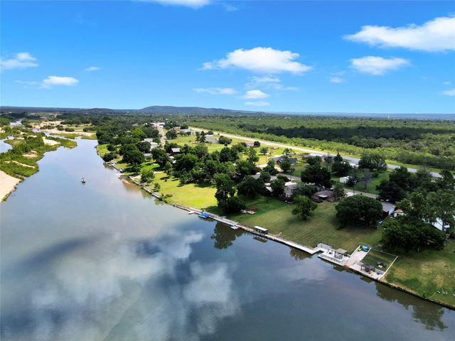 4718 River Oaks DR, Kingsland, TX 78639