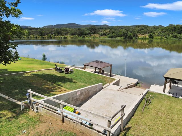 4718 River Oaks DR, Kingsland, TX 78639