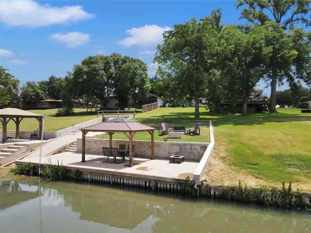 4718 River Oaks DR, Kingsland, TX 78639