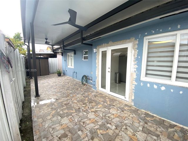 11564 SW 7th St, Sweetwater, FL 33174