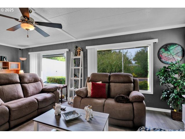 1601 RHODODENDRON Dr 673, Florence, OR 97439