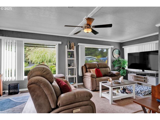 1601 RHODODENDRON Dr 673, Florence, OR 97439