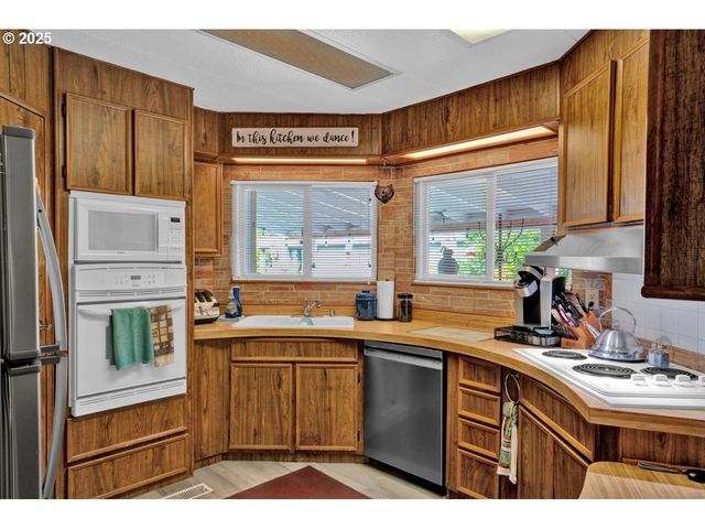 1601 RHODODENDRON Dr 673, Florence, OR 97439
