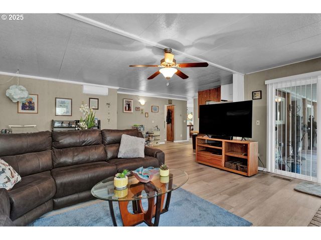 1601 RHODODENDRON Dr 673, Florence, OR 97439