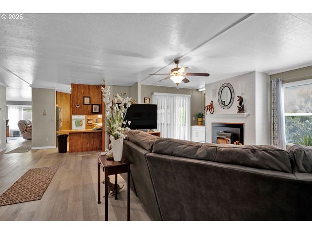 1601 RHODODENDRON Dr 673, Florence, OR 97439