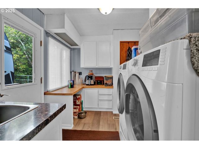 1601 RHODODENDRON Dr 673, Florence, OR 97439