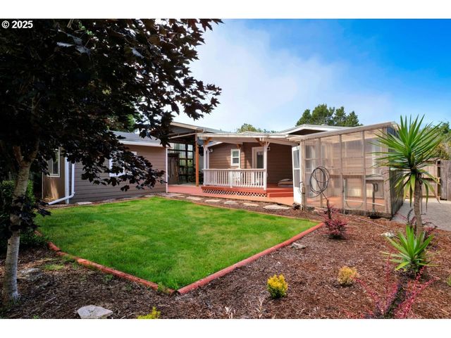 1601 RHODODENDRON Dr 673, Florence, OR 97439