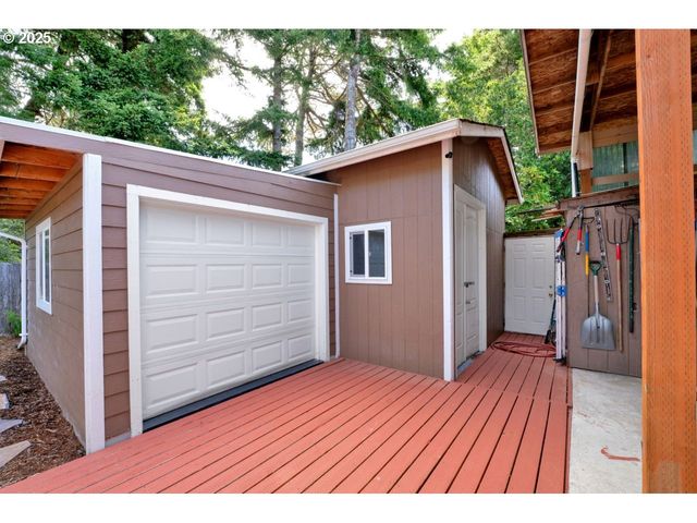 1601 RHODODENDRON Dr 673, Florence, OR 97439