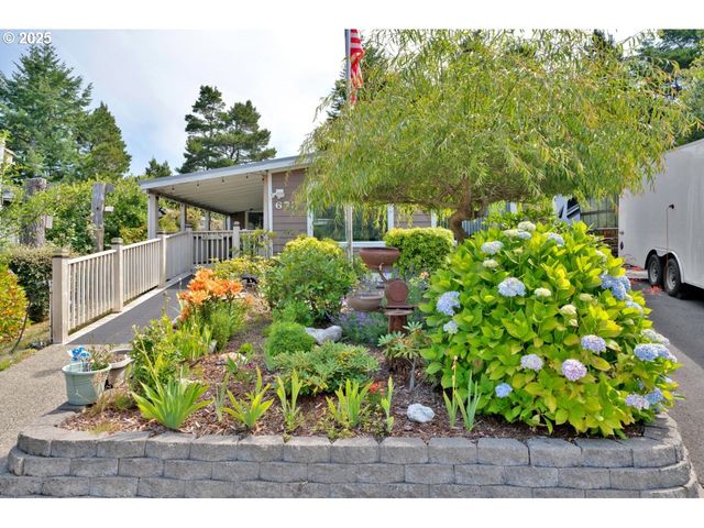 1601 RHODODENDRON Dr 673, Florence, OR 97439