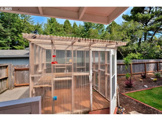 1601 RHODODENDRON Dr 673, Florence, OR 97439