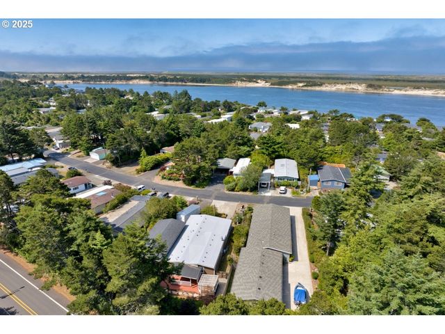 1601 RHODODENDRON Dr 673, Florence, OR 97439