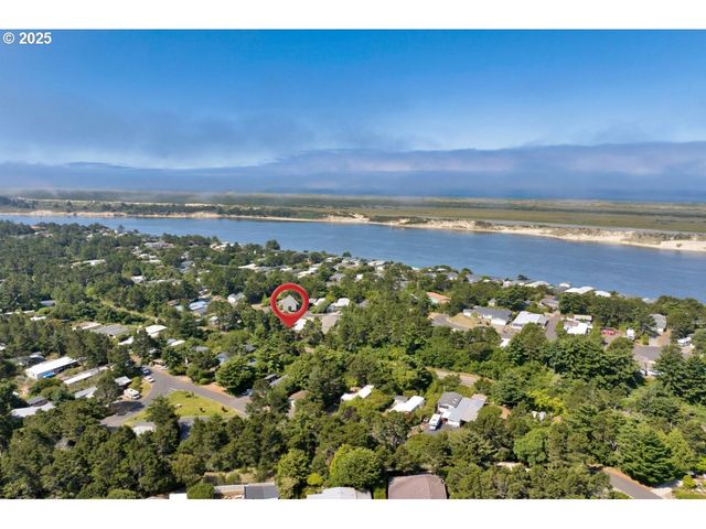 1601 RHODODENDRON Dr 673, Florence, OR 97439