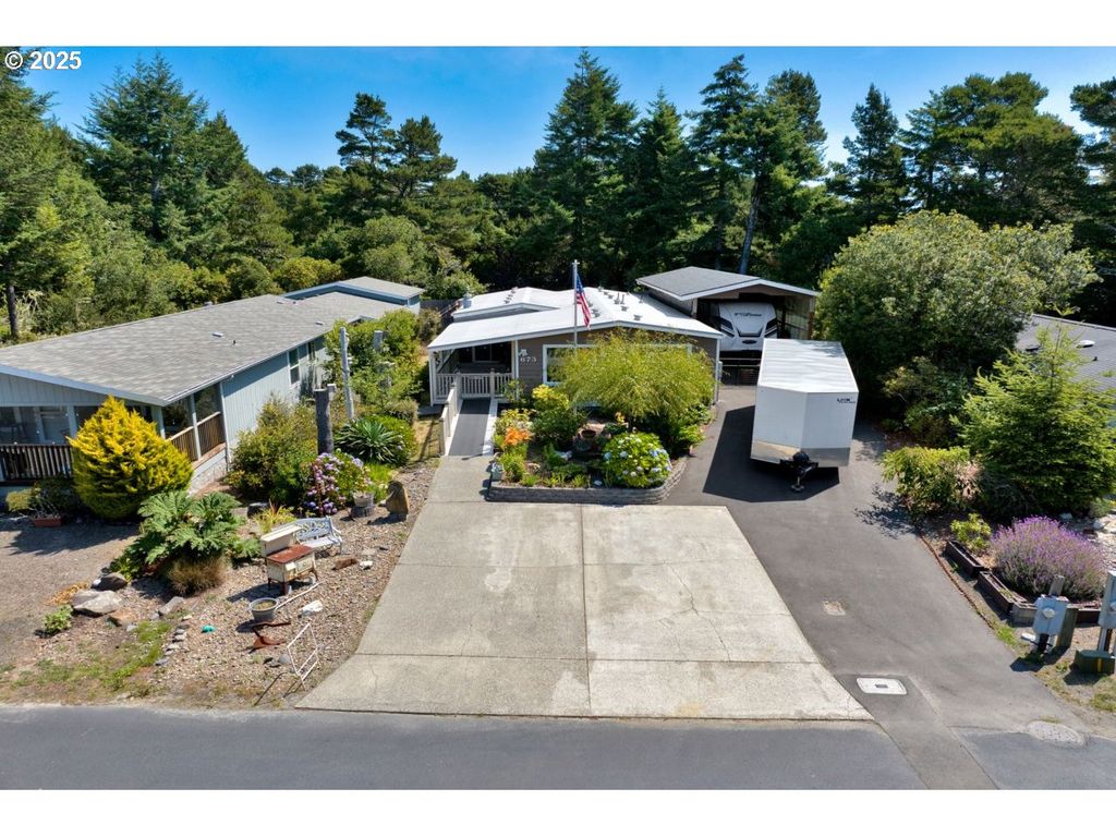 1601 RHODODENDRON Dr 673, Florence, OR 97439