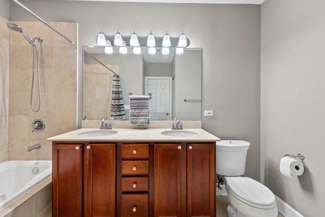 2700 W BELMONT Avenue 402, Chicago, IL 60618