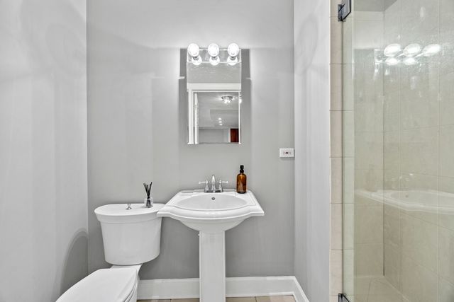 2700 W BELMONT Avenue 402, Chicago, IL 60618