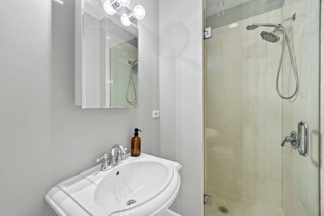 2700 W BELMONT Avenue 402, Chicago, IL 60618