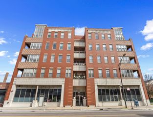 2700 W BELMONT Avenue 402, Chicago, IL 60618
