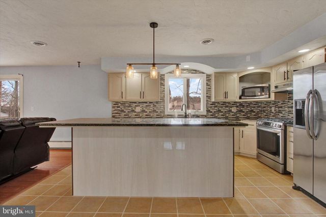 70 LAUREL DR, Hanover, PA 17331