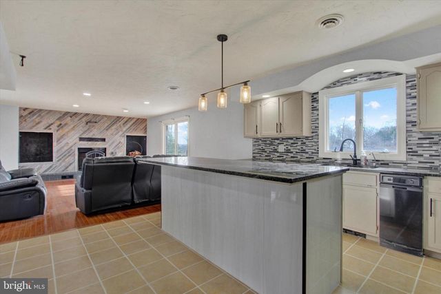 70 LAUREL DR, Hanover, PA 17331