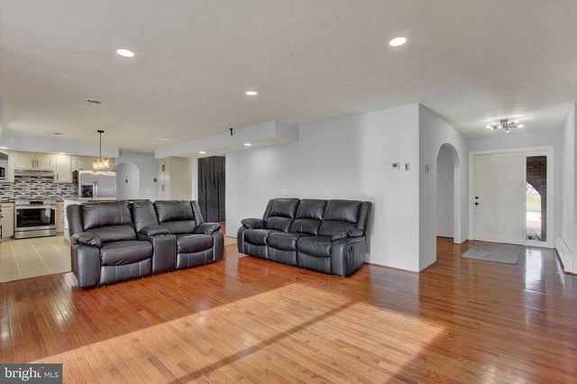 70 LAUREL DR, Hanover, PA 17331