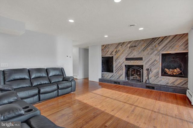 70 LAUREL DR, Hanover, PA 17331