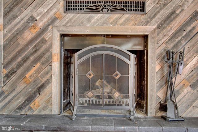 70 LAUREL DR, Hanover, PA 17331