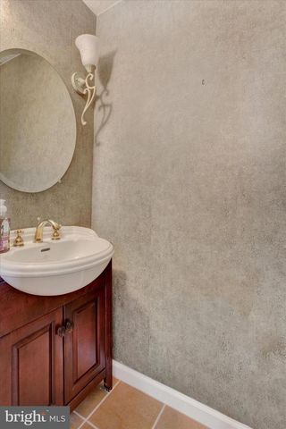 70 LAUREL DR, Hanover, PA 17331