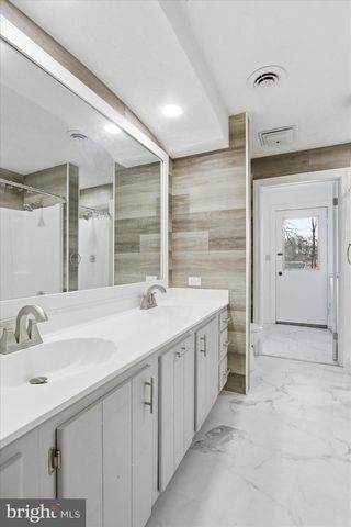 70 LAUREL DR, Hanover, PA 17331