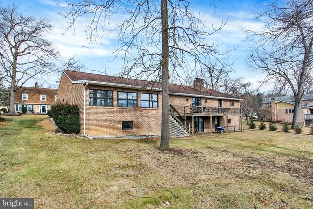 70 LAUREL DR, Hanover, PA 17331