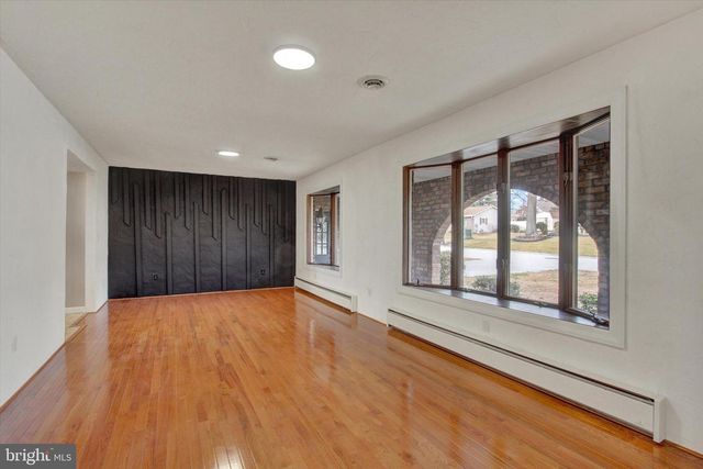 70 LAUREL DR, Hanover, PA 17331