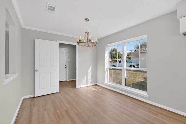 733 Woodcrest Drive, Grand Prairie, TX 75052