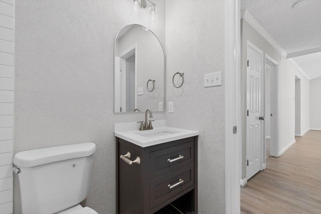 733 Woodcrest Drive, Grand Prairie, TX 75052