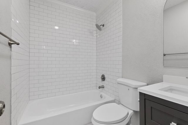 733 Woodcrest Drive, Grand Prairie, TX 75052