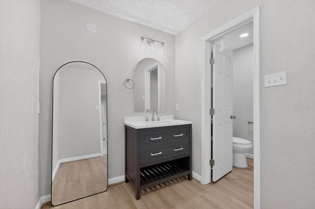 733 Woodcrest Drive, Grand Prairie, TX 75052