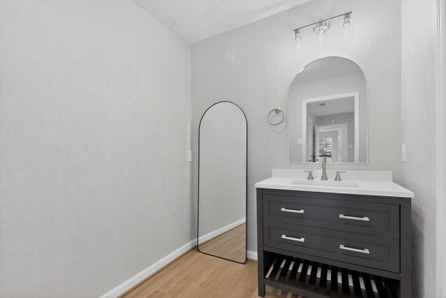 733 Woodcrest Drive, Grand Prairie, TX 75052