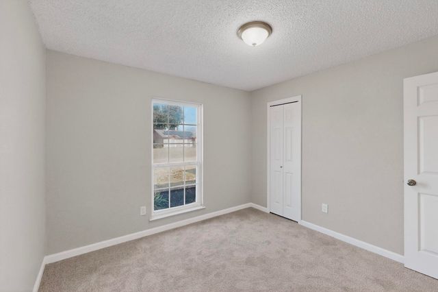 733 Woodcrest Drive, Grand Prairie, TX 75052