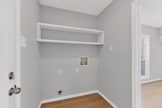 733 Woodcrest Drive, Grand Prairie, TX 75052